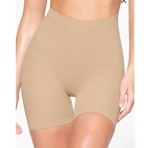 SKIMS | NEW Seamless Sculpt Mid Thigh Above Knee Shapewear Shorts, Clay, XXS